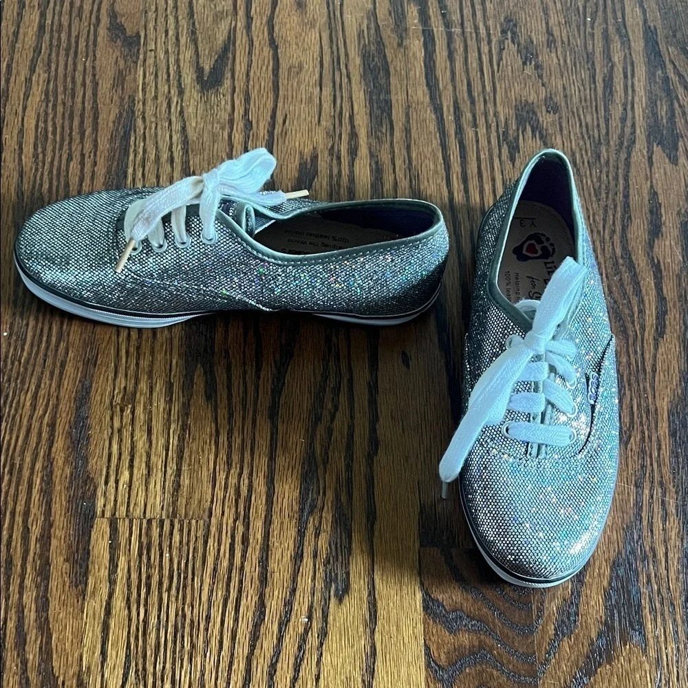 LIKE🆕SKETCHERS LIL BOBS  Sparkling Silver Sneakers size Y3